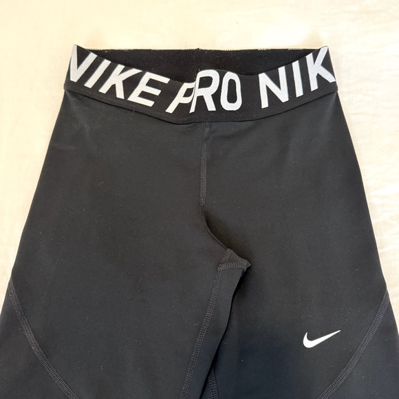 Nike Pro Women’s Mid-Rise Crop Mesh-Panel Leggings in Black (Size S). - Picture 8 of 8